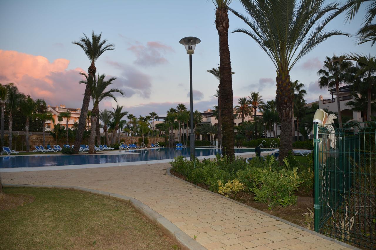 Apartment Medina De Banus Marbella Bagian luar foto